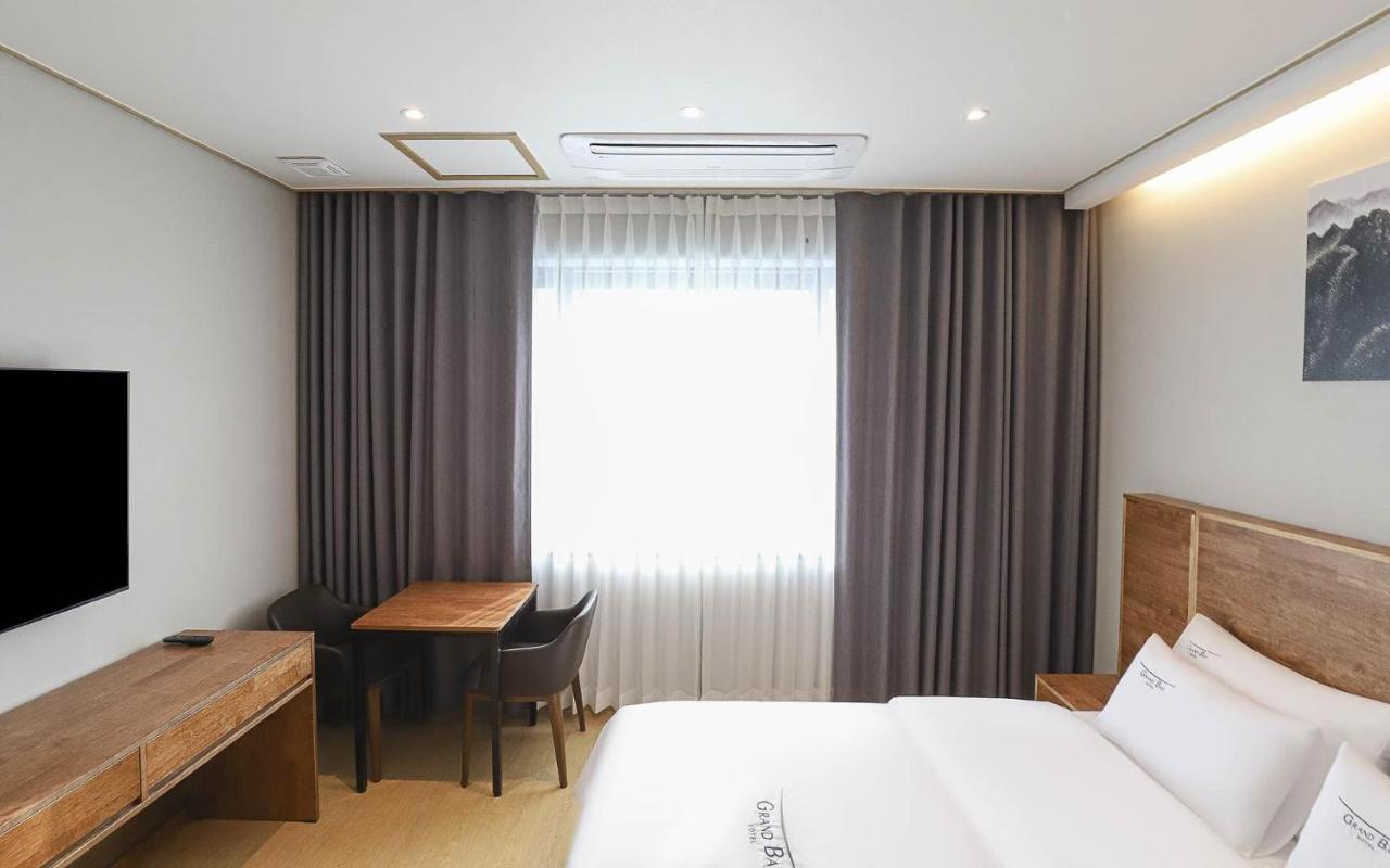 Hotel Grand Bay Борьонг Екстериор снимка