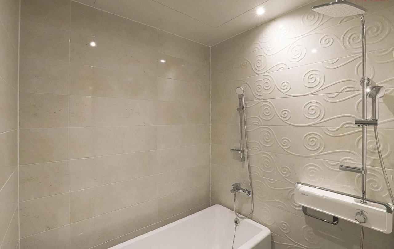 Hotel Grand Bay Борьонг Екстериор снимка