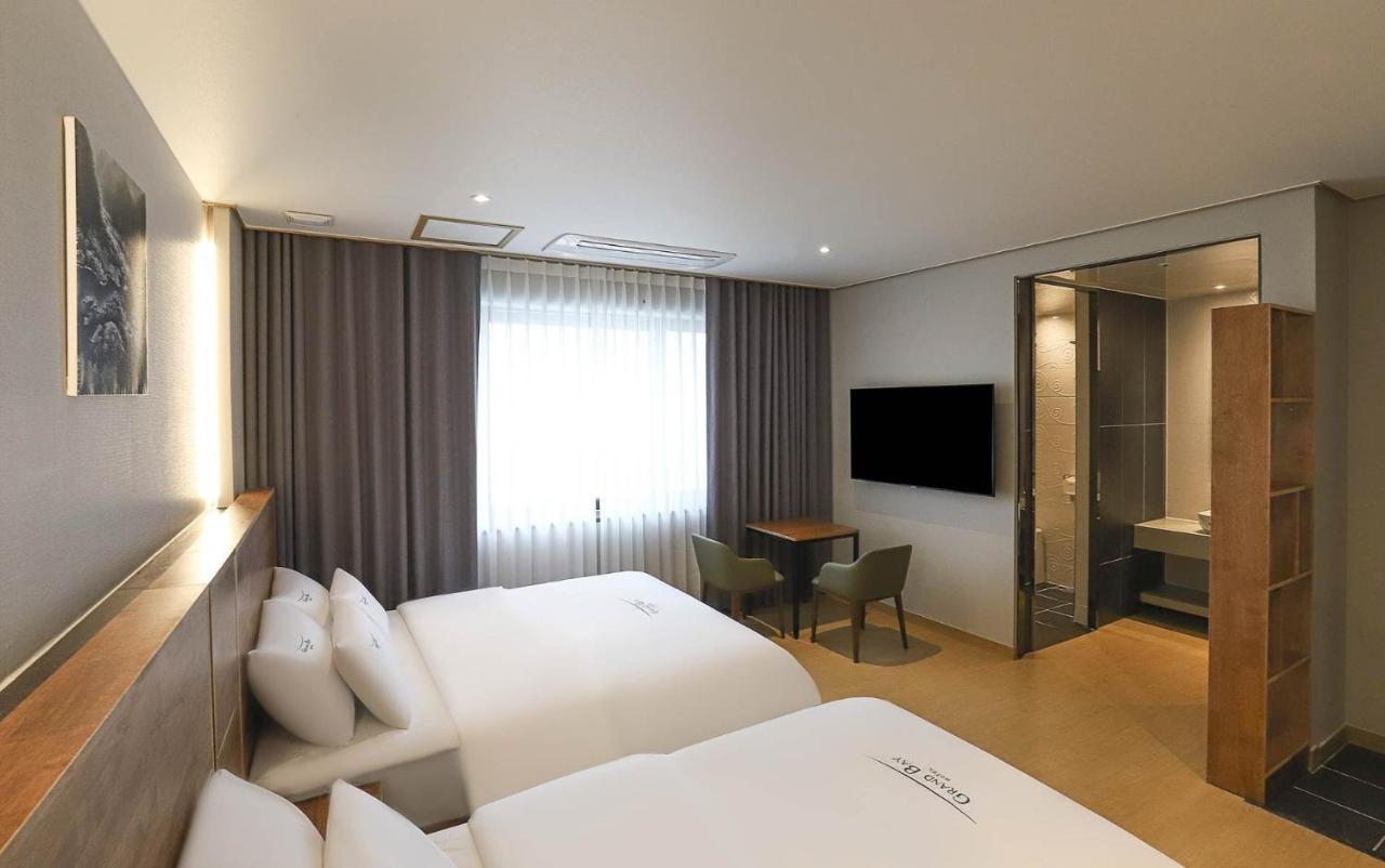 Hotel Grand Bay Борьонг Екстериор снимка