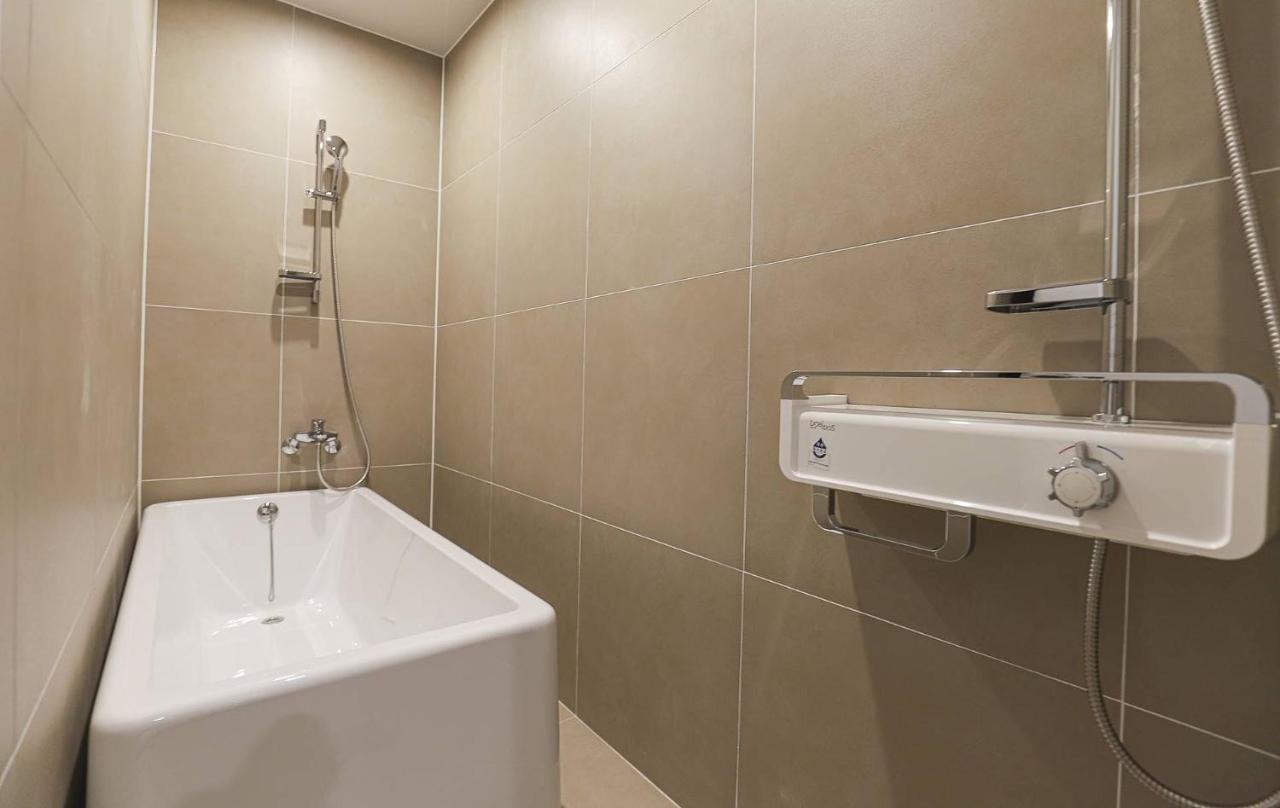 Hotel Grand Bay Борьонг Екстериор снимка