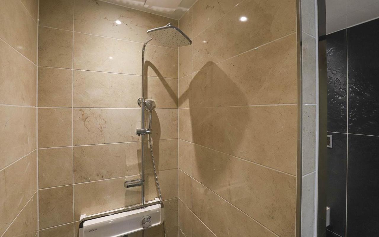 Hotel Grand Bay Борьонг Екстериор снимка