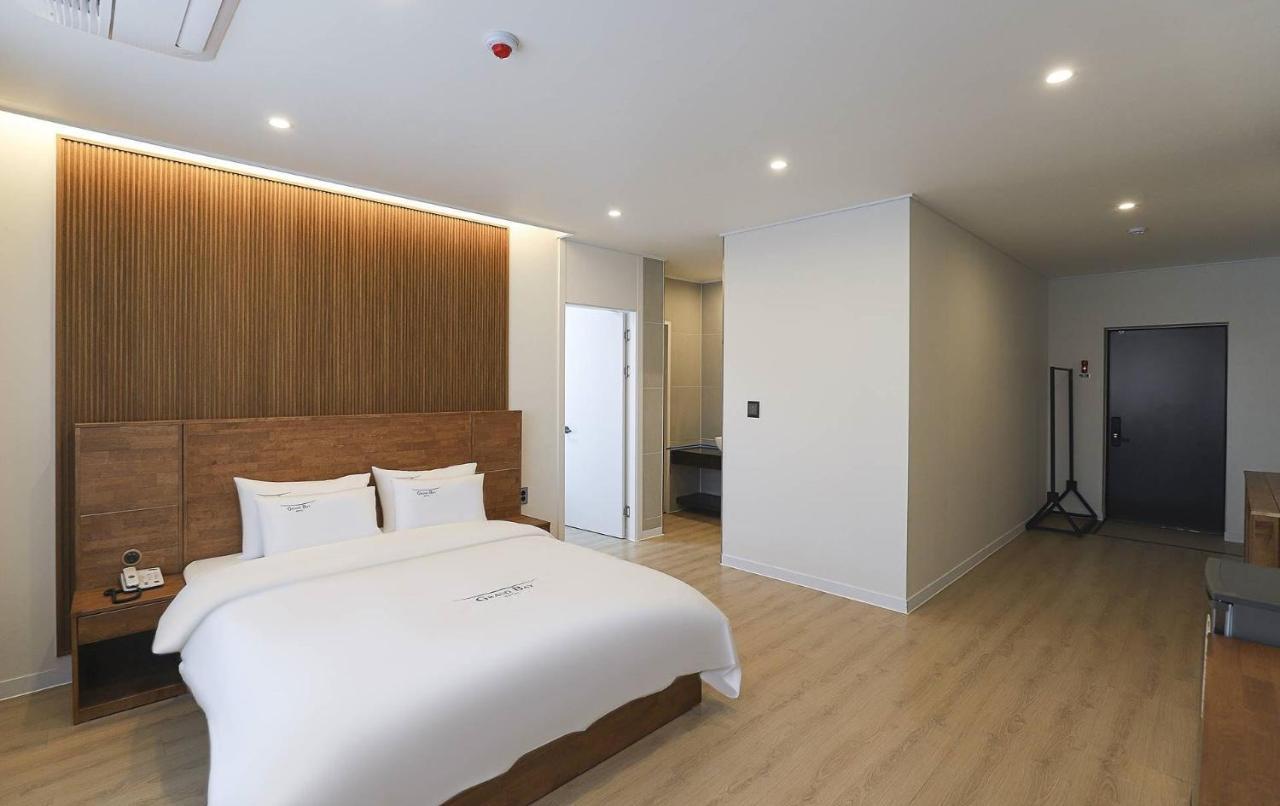Hotel Grand Bay Борьонг Екстериор снимка